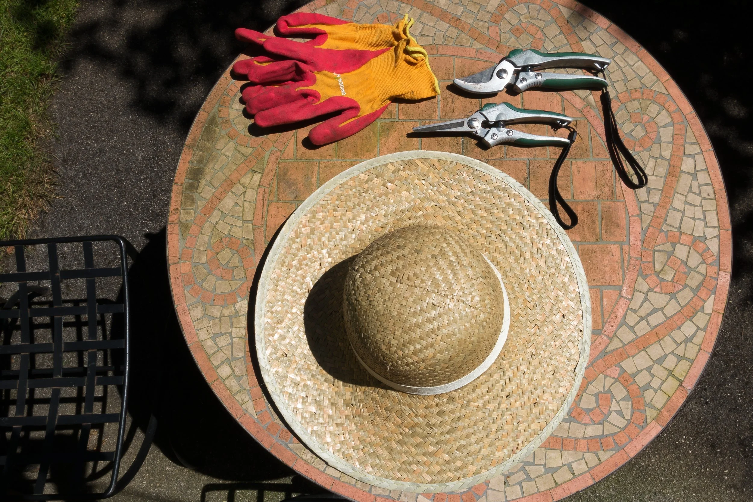 sun-hat-protection-uv-radiation-scissors-162443.jpeg