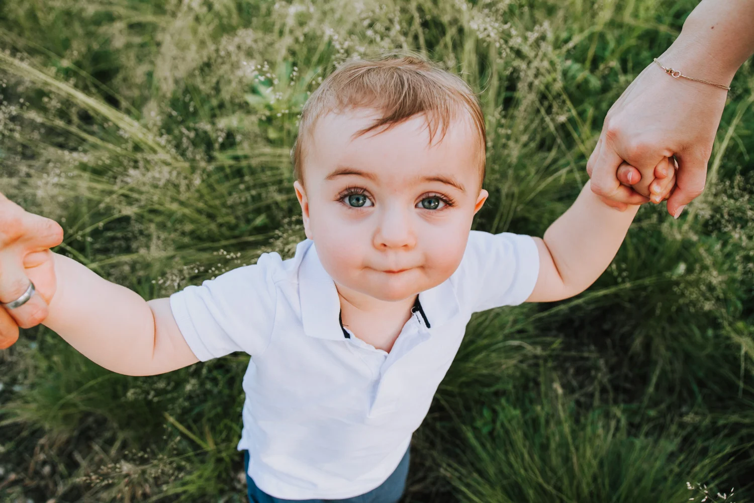 nashville-family-photographer-child-in-grass.jpg