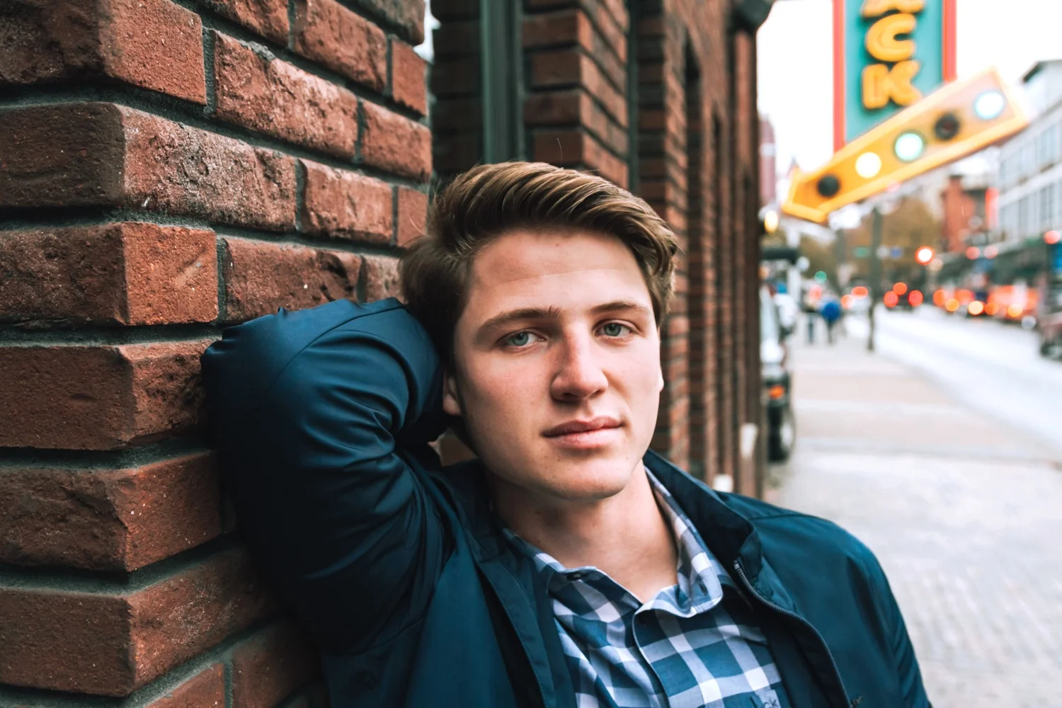male-senior-pictures-nashville-downtown