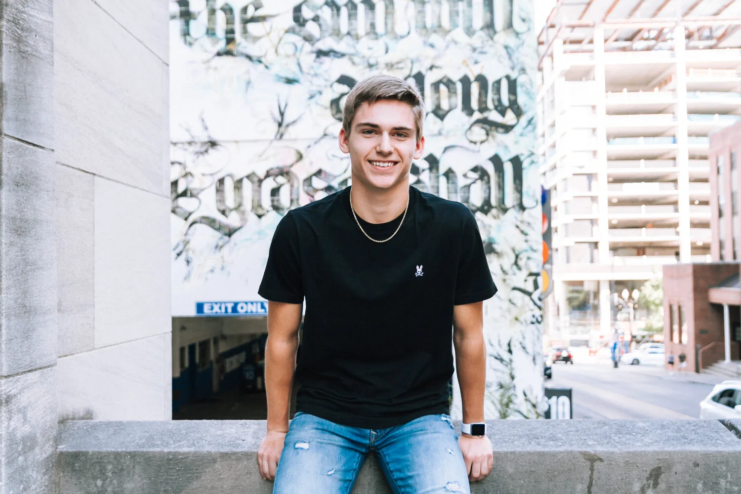 guy-senior-pictures-downtown-nashville.jpg