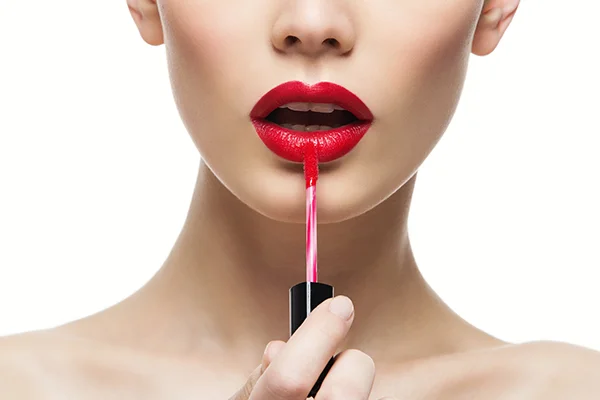 thumbnail_how-to-wear-red-this-valentines-day-lipstick-600x400.jpg