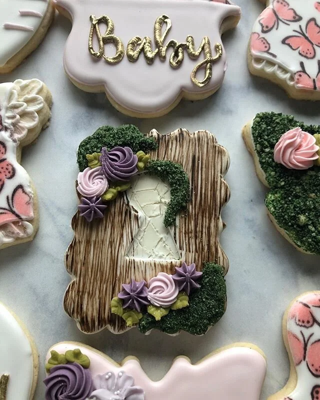 Details 🦋
.
.
.
#shaysbakes #sugarcookies #sugarcookiesofinstagram #sugarcookiedecorating #cookiedecorating #gardenbabyshower #gardencookies #butterflycookies #airbrushedcookies