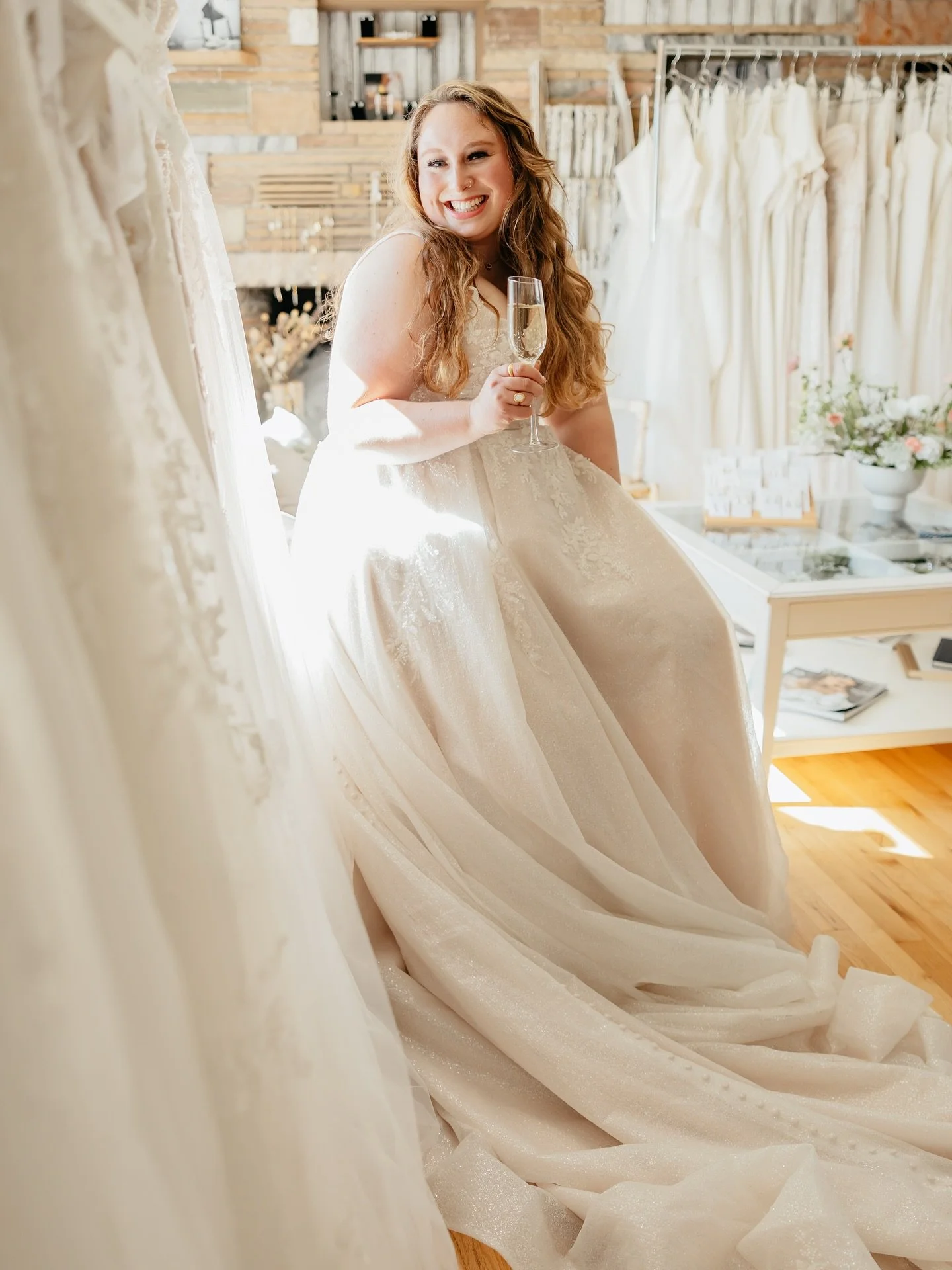 Sippin&rsquo; pretty and saying yes to all the sparkles 🥂💍

#alaskabridalshop #alaskabride #stellayorkbridal #alaskawedding #weddingplanning