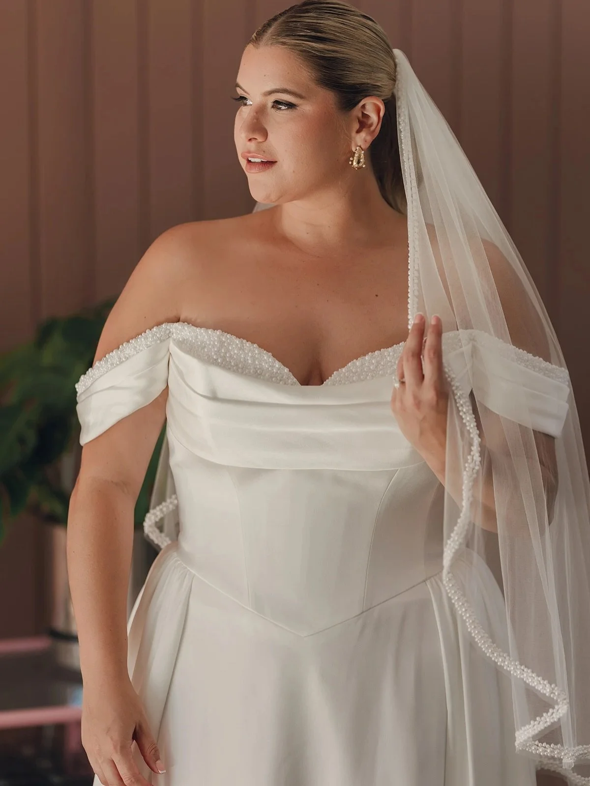 Baby basque waistline, peekaboo pearls, and the dreamiest lustrous satin ✨ Style SY8236 from @missstellayork is bridal perfection.

#alaskabridalshop #missstellayork #bridetobe #bridalinspiration #weddingdressshopping #bridalboutique #modernbride #sa