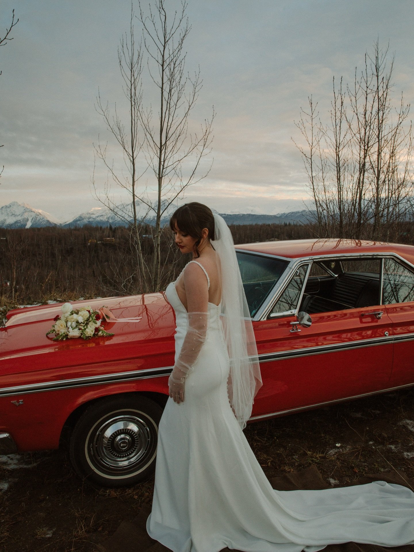 Merry everything from Team Bateau 🤍✨
So grateful for another year of love stories, unforgettable gowns, and the incredible brides who trust us with their biggest moments. Wishing you a holiday season filled with joy, magic, and a little sparkle. 🎄✨