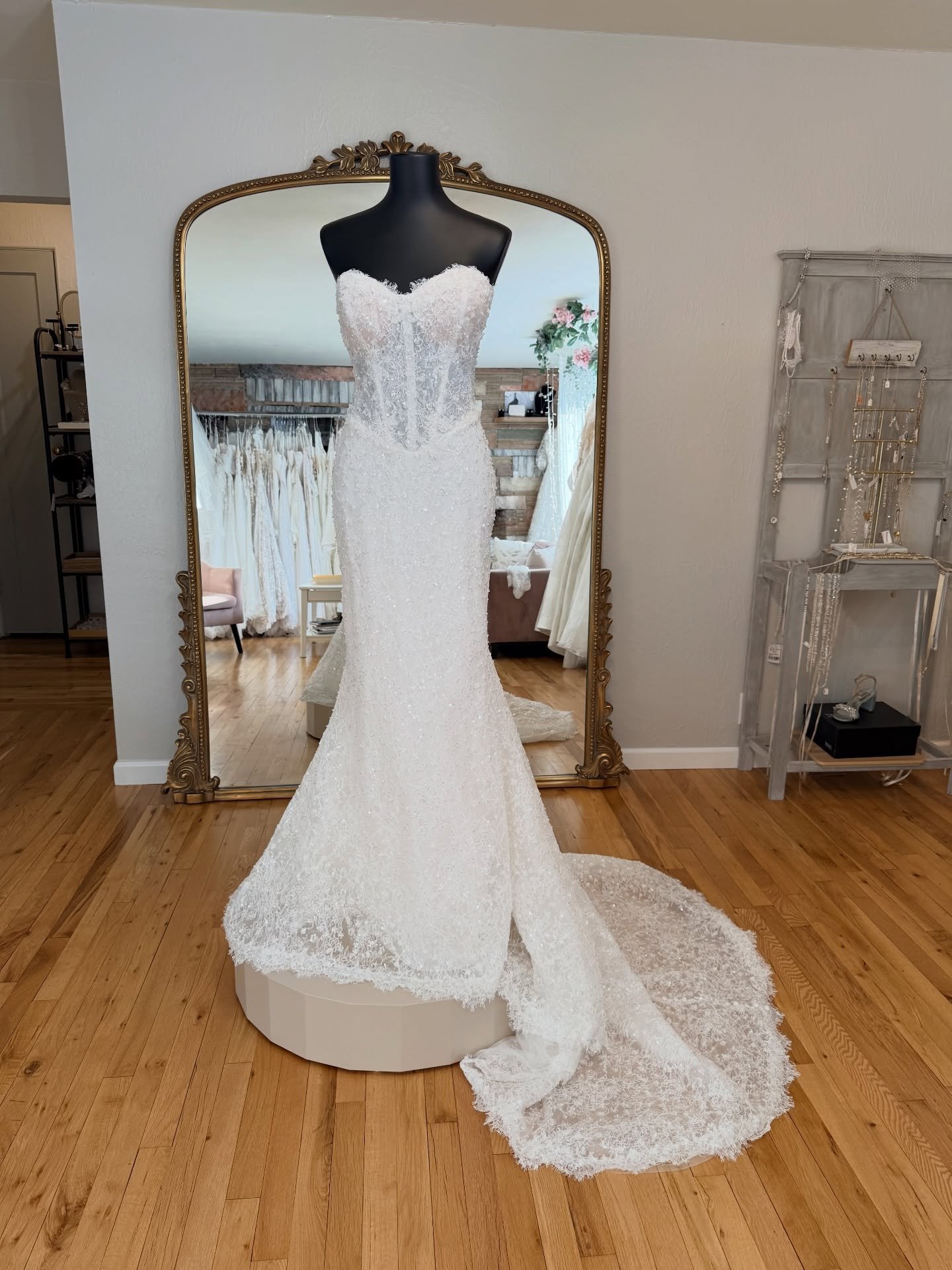 Style 1860 from @martinalianabridal deserves a permanent spot on our feed! This stunning gown is fully beaded, has a beautiful basque waist and the most fun detachable long sleeves ✨

#alaskabridalshop #alaskabride #alaskawedding #martinaliana