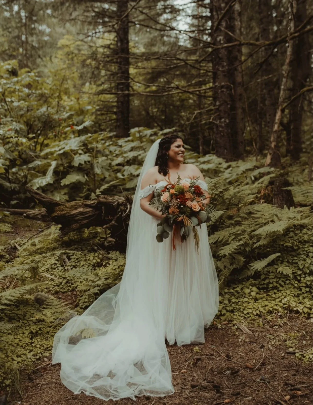 An Alaska August, a Stella York gown, and a love that feels endless 🤍✨ Bateau Bride Keana was pure magic.

Photographer: @chelsajay 
Venue: @saltedrootsalaska 

#alaskabridalshop #alaskabride #alaskawedding #stellayork