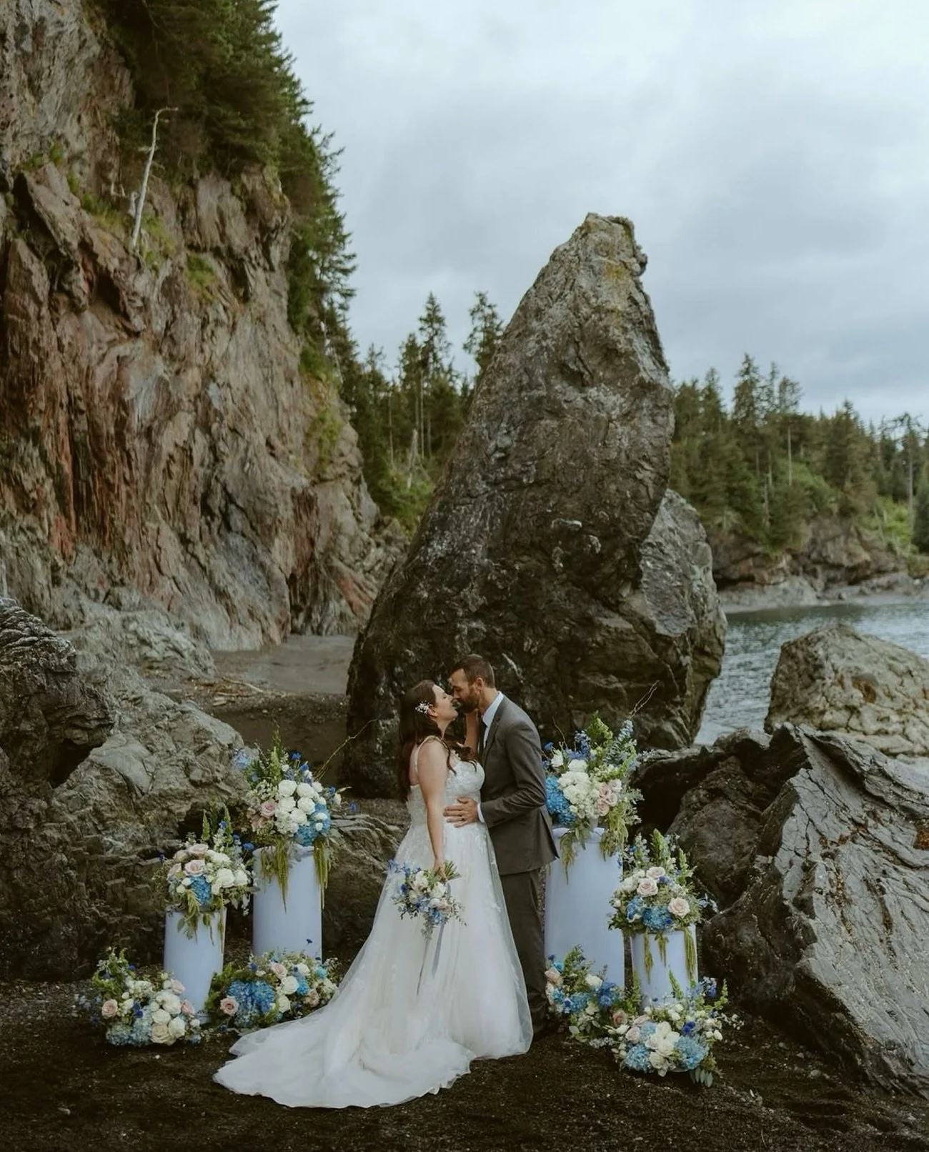 Alaska brides truly get the best of both worlds: adventure and romance, all in one place.

We&rsquo;d love to hear&hellip; where did you (or where will you) say &ldquo;I do&rdquo;? Drop your wedding location below ⬇️

#alaskabridalshop #alaskawedding