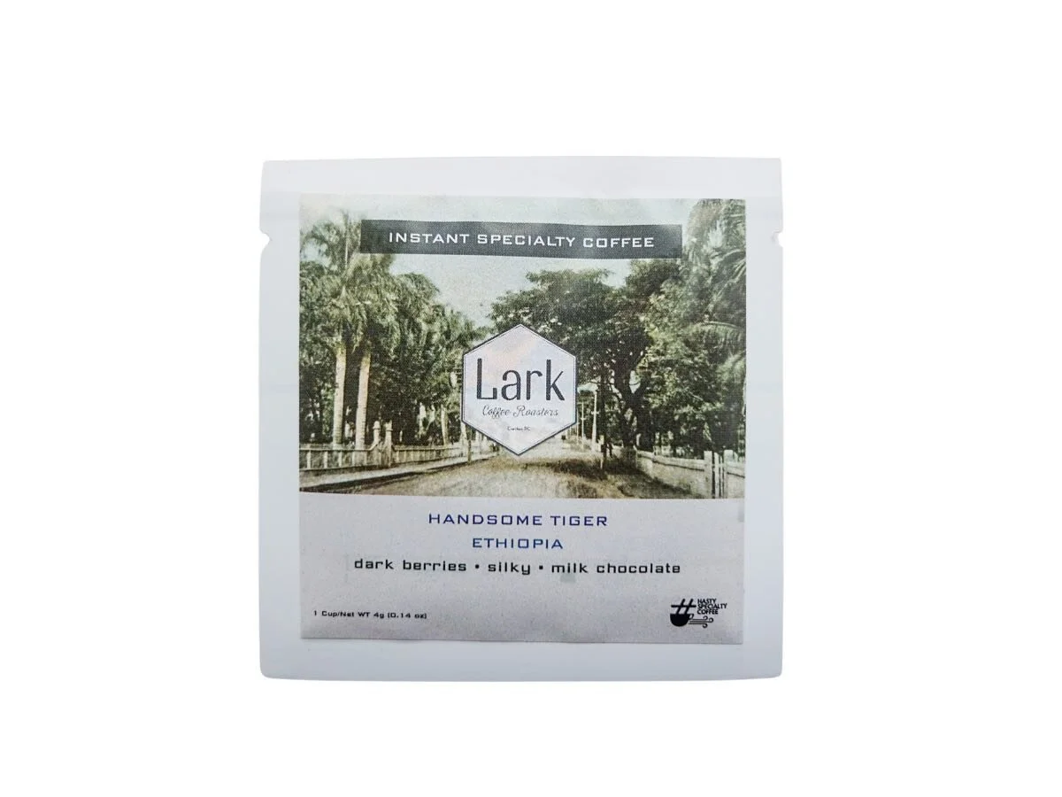 ☕️ NEW! Leaving the aeropress behind? Don’t compromise on taste! We're excited to now offer this delicious instant coffee from small batch roaster @larkcoffeeroasters out of Creston, BC.
.
Instant “Handsome Tiger” features three Eth