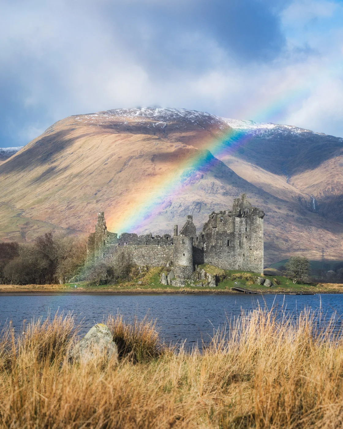 Kilchurn Castle in Scotland by Michael Matti.jpg