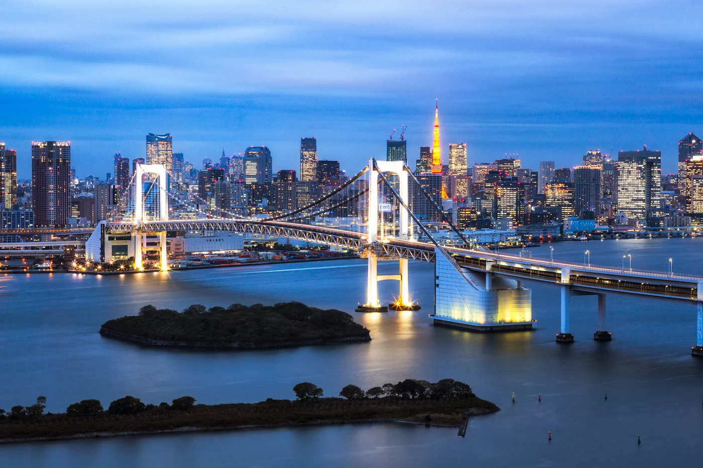 Tokyo Skyline from the FujiTV building by Michael Matti.jpg