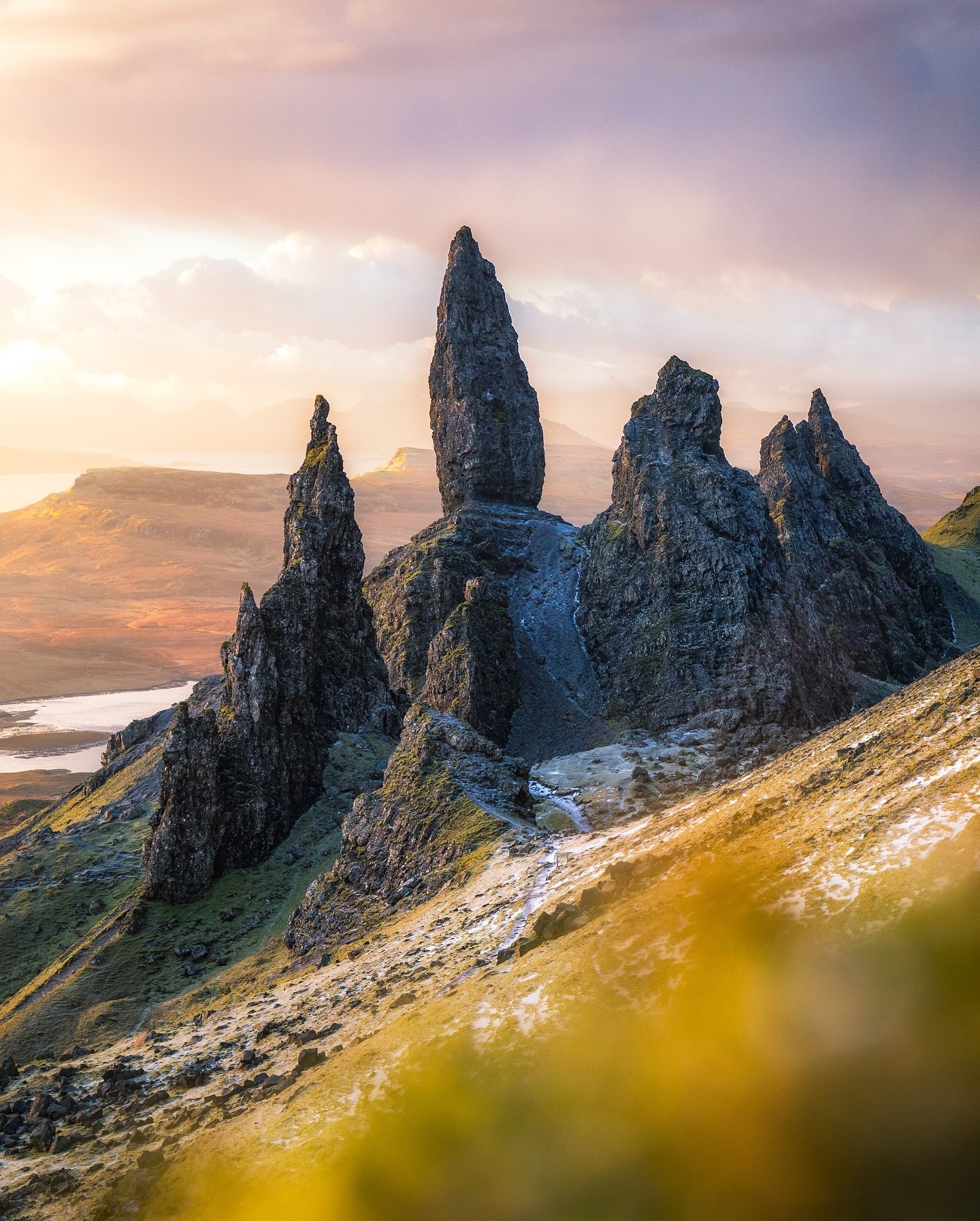 TOP 20 SCOTLAND 🏴󠁧󠁢󠁳󠁣󠁴󠁿 

Scotland is an incredible place full of so many beautiful locations, these are just my top 20 spots that I have been to so far. 
Link in bio for the map of these spots. That link also has all the maps from this Top 20