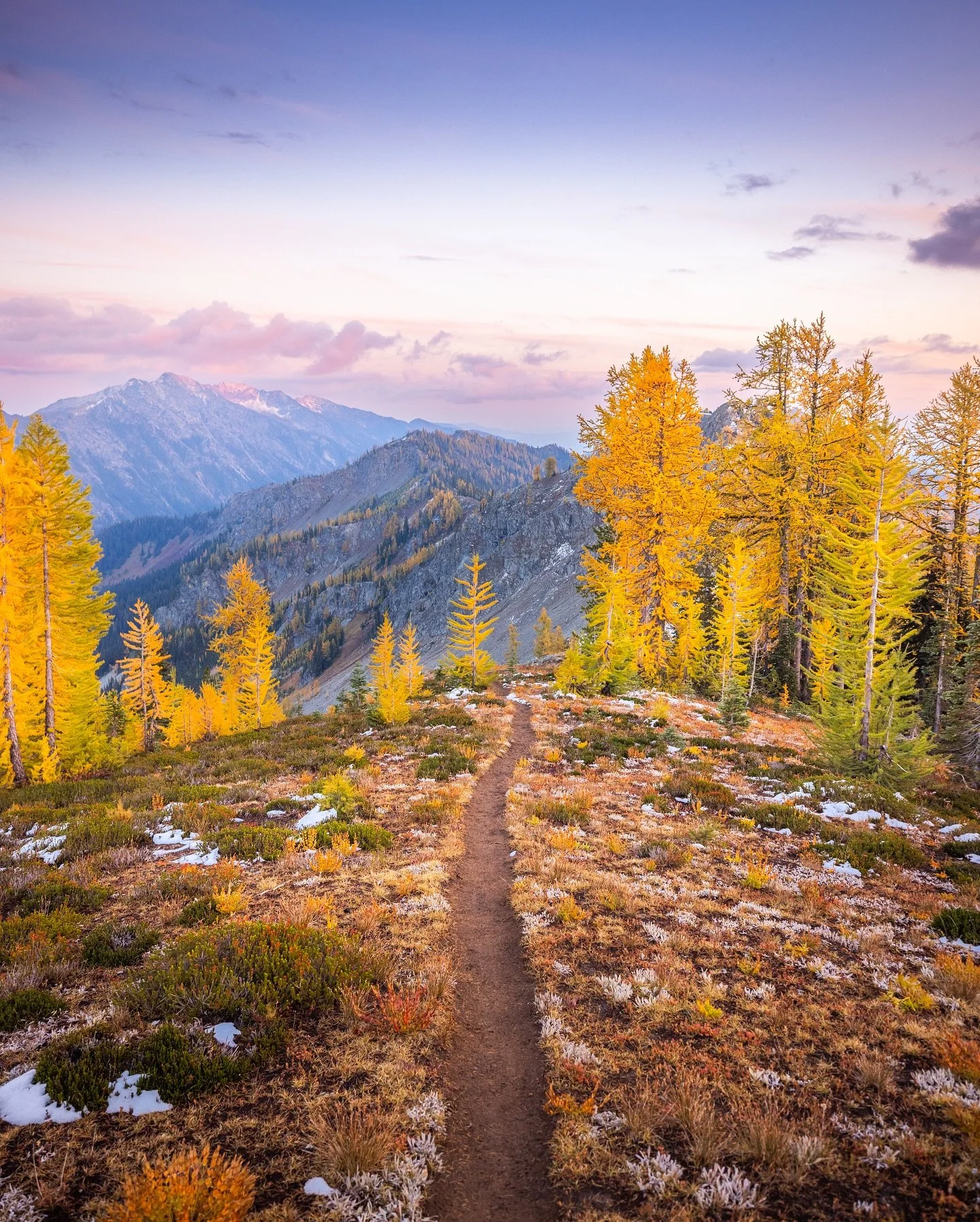 Gold in the mountains of Washington 🍂🏔️
It&rsquo;s that time of year where the larches are bursting with color and you have to make the most of every good weather window as peak larch season is such a short time frame!