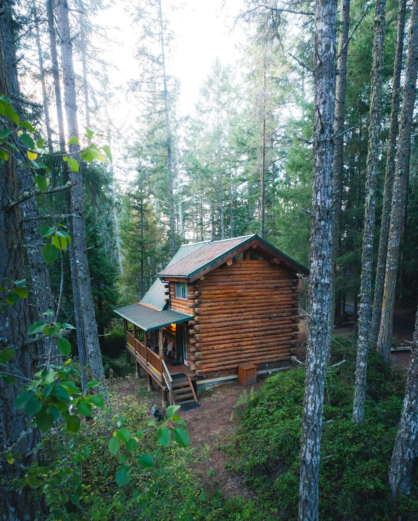 Images from an amazing weekend at @lakedaleresort on San Juan Island here in Washington. This place was like going to summer camp and was the perfect spot to spend of few days of quality time with family. My nieces loved running all around the resort