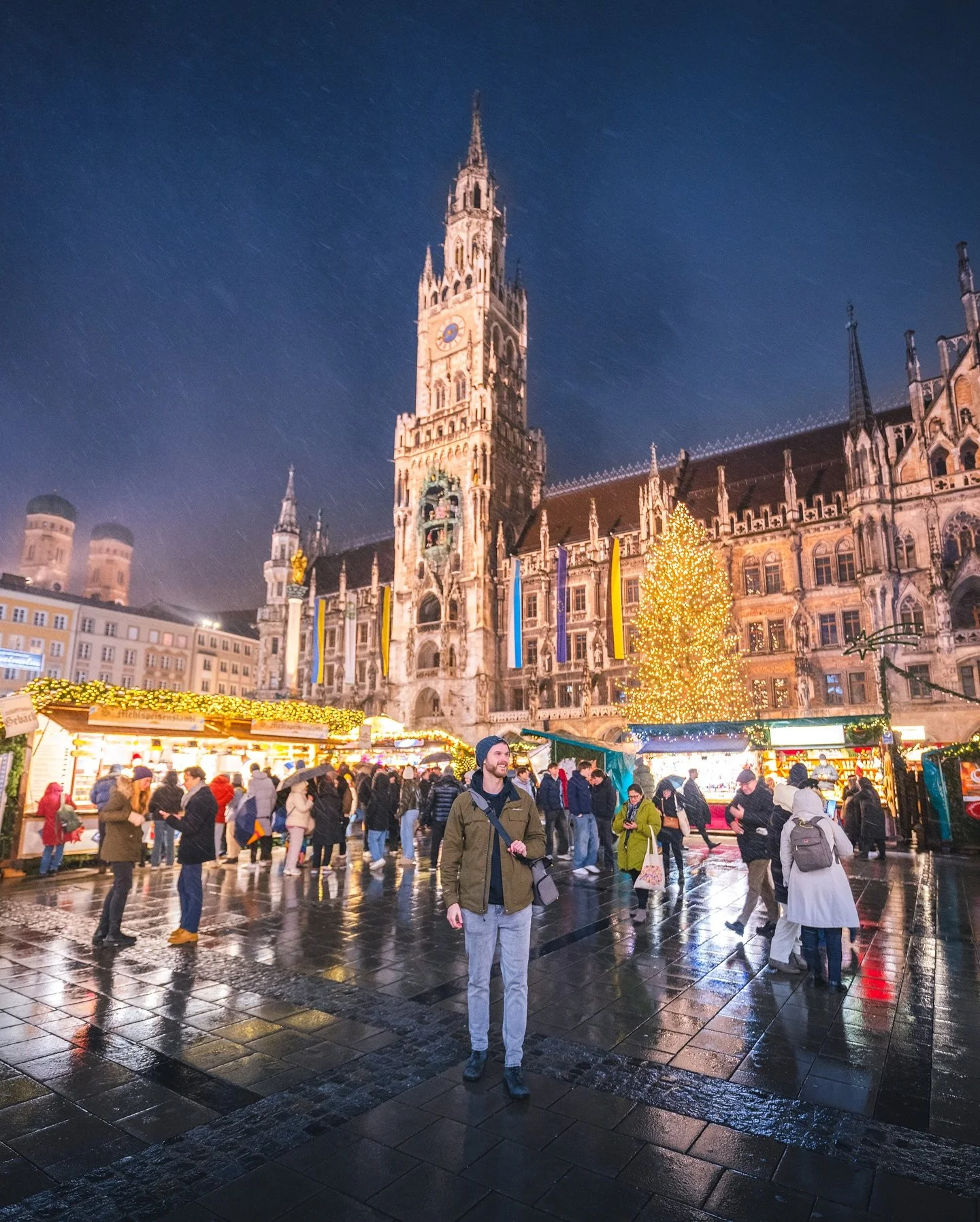 I&rsquo;ve been running all around Munich and its many Christmas markets for the past few days ☺️🎄 It has been a great first time seeing Christmas markets in Europe for me. From the lights, to the stalls, to the tasty treats, and of course the gl&uu