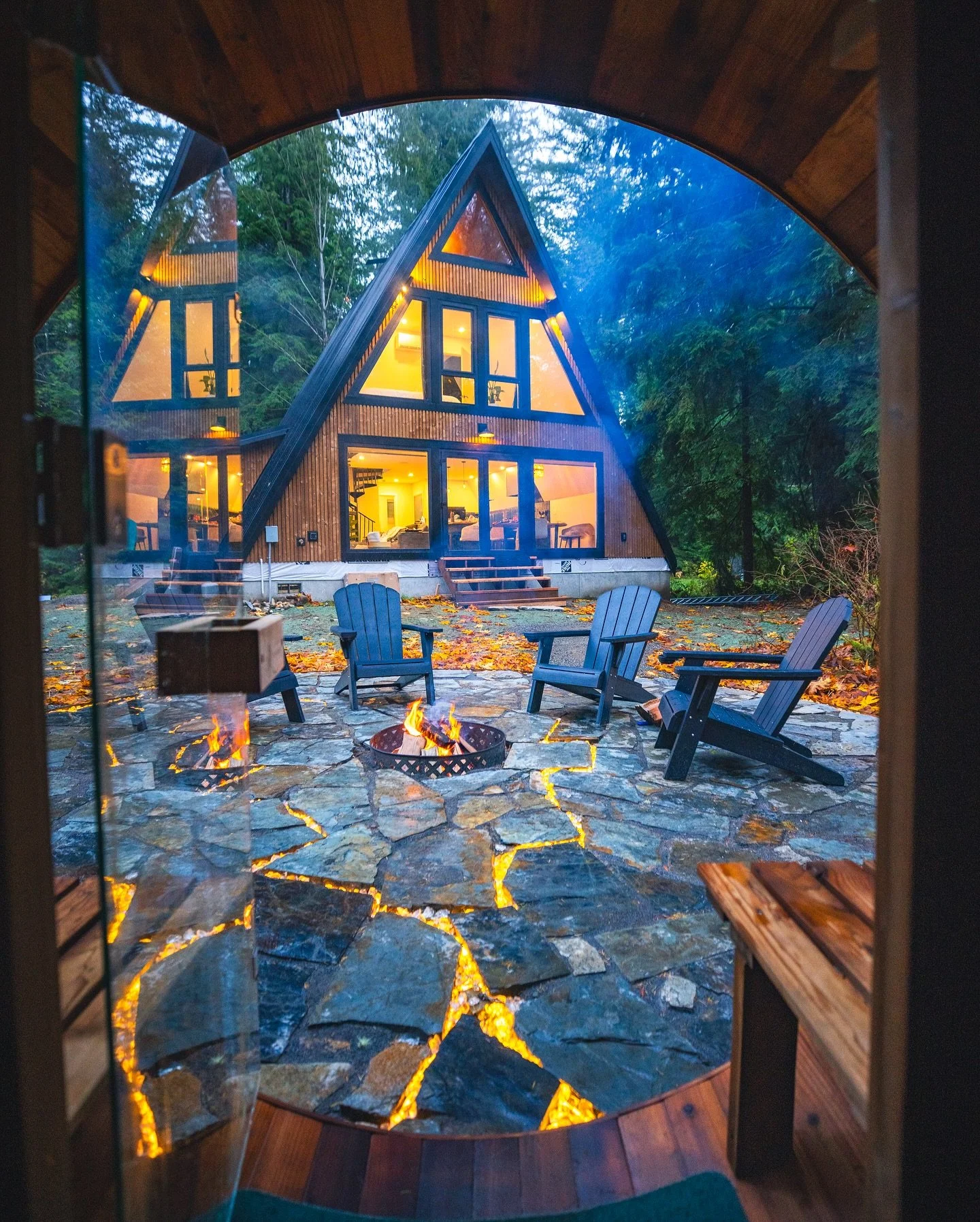 View out of and towards the picture perfect sauna at @indexcabins 😍 I feel like I appreciate saunas more and more. Thankfully, I have access to one and do it a few times a week as part of my regular health routine 🔥 Tapping into my Finnish roots I 