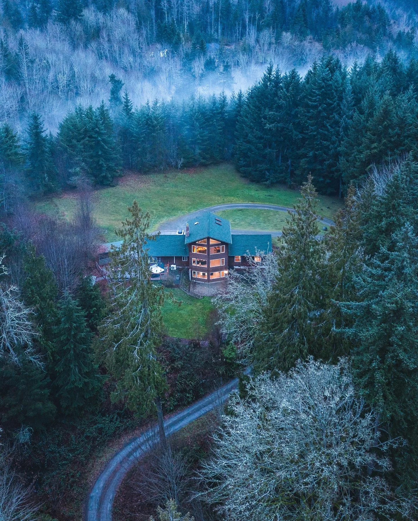 This past weekend was the perfect way to start 2026&hellip; spending time with family at @kngdreamspace, an incredible cabin tucked away in the woods near Port Angeles. It was the perfect base for exploring the beautiful Olympic Peninsula. If you&rsq