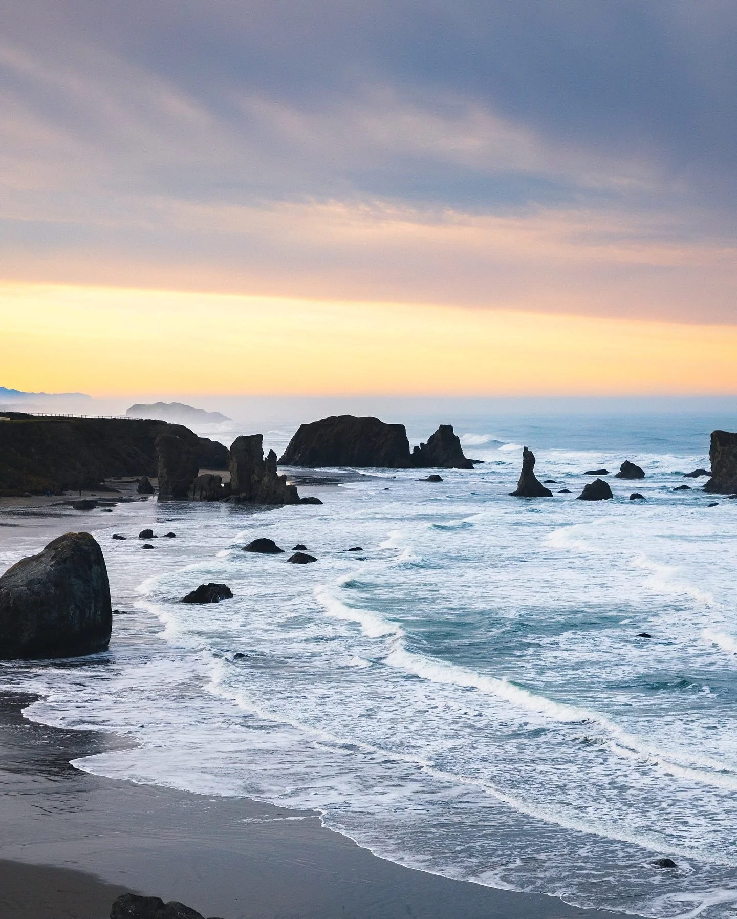 Another sunrise from the Oregon Coast 🌅🌊
With beaches like this, the town of Bandon is such a great spot to stop on any roadtrip along the Oregon Coast!

📍 Bandon Beach 

#oregon #oregoncoast #traveloregon #bandon