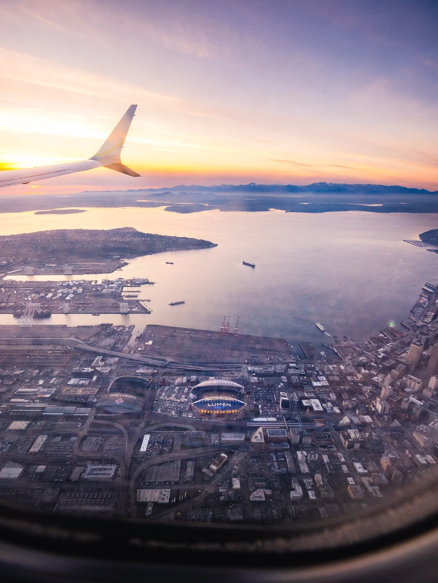 GO HAWKS! 🏈🙌
Taken moments ago while flying over the Seahawks-Rams game.