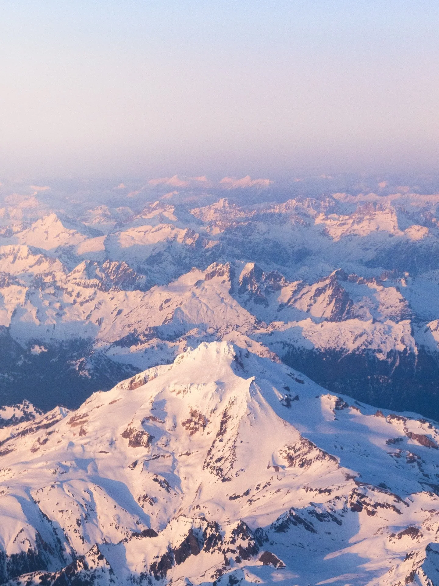 Book the window seat 💺✈️🏔️ 

Let this be your reminder to always select a window seat when flying in or out of Seattle on a clear day. 

📍 Somewhere over Glacier Peak