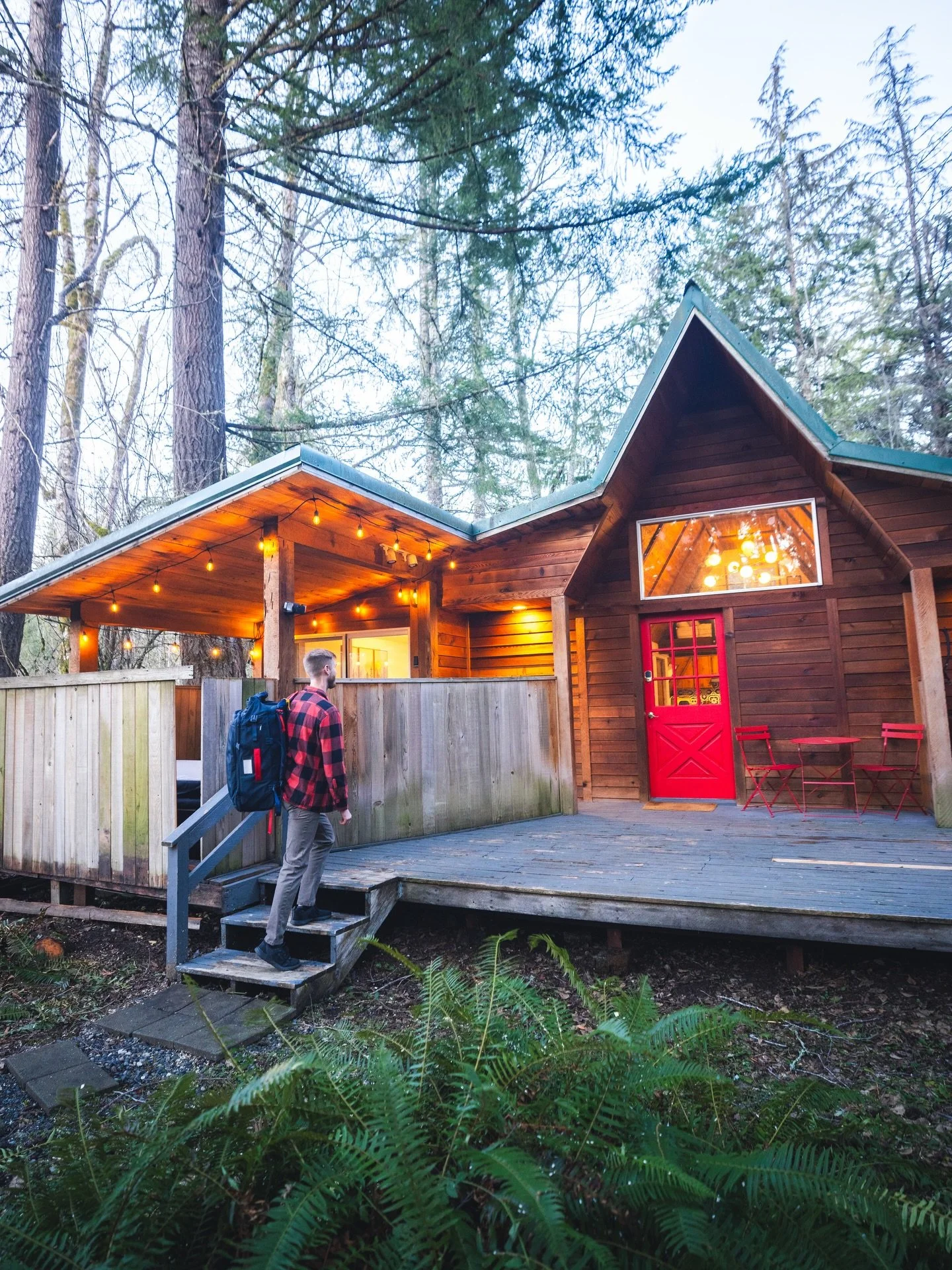 An absolutely perfect spot to spend the weekend ☺️🏡

Sauna ✔️
Hot Tub ✔️
Fire Pit ✔️
Cozy Interior ✔️

And the best part, how close to Mount Rainier it is 🏔️ 

📍 Woodland Retreat of @stay.pnw