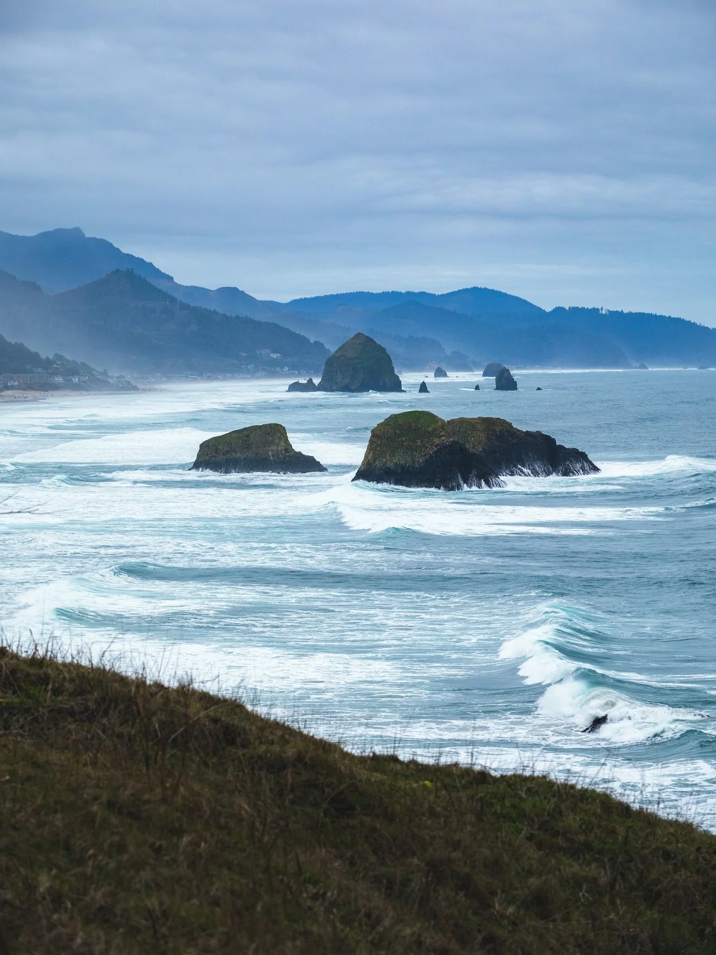 An iconic Oregon Coast view 😍🌊 

📍Ecola State Park