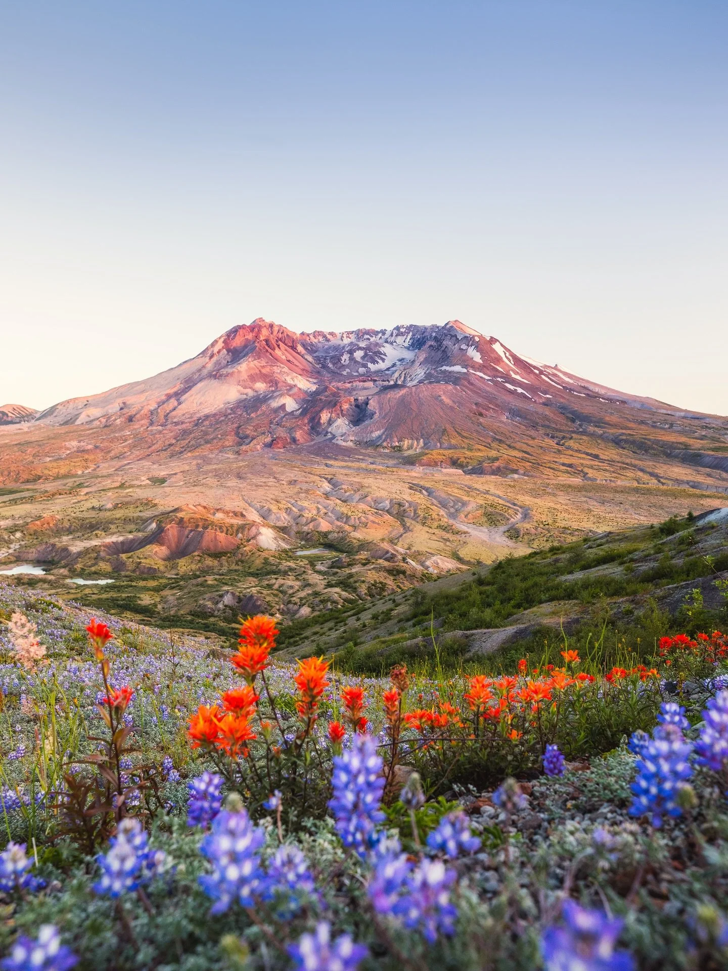 Daylight saving time means we&rsquo;re that much closer to spring and summer in the mountains 🙌🎉
Every year feels like a waiting game for those glorious 3 months of summer in Washington 😄
And clear night skies over the mountains ☺️🏔️

📍Mount Sai