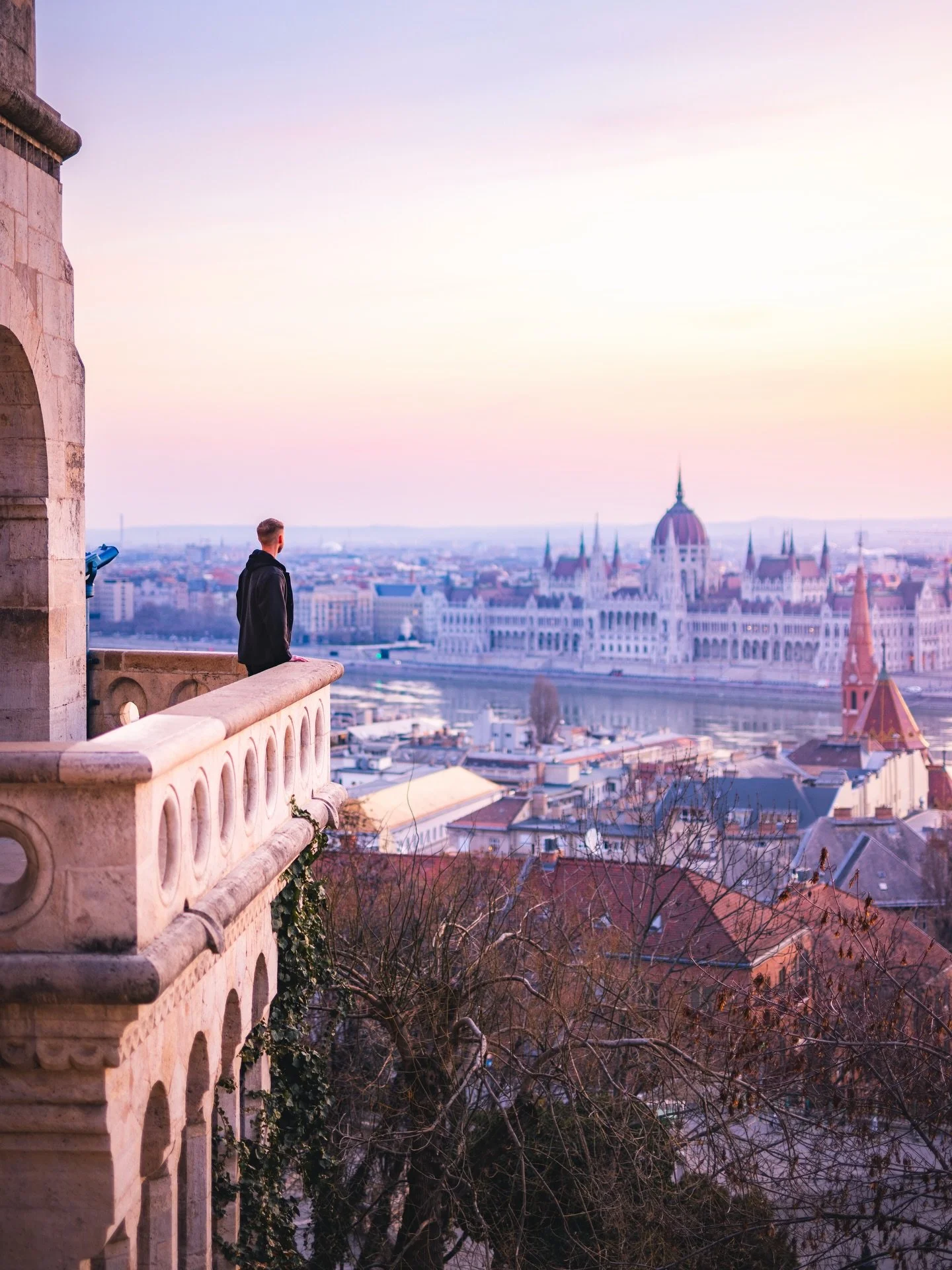 Morning views from the best sunrise spot in Budapest ☀️🇭🇺 

📍Fisherman&rsquo;s Bastion

#Budapest #Hungary