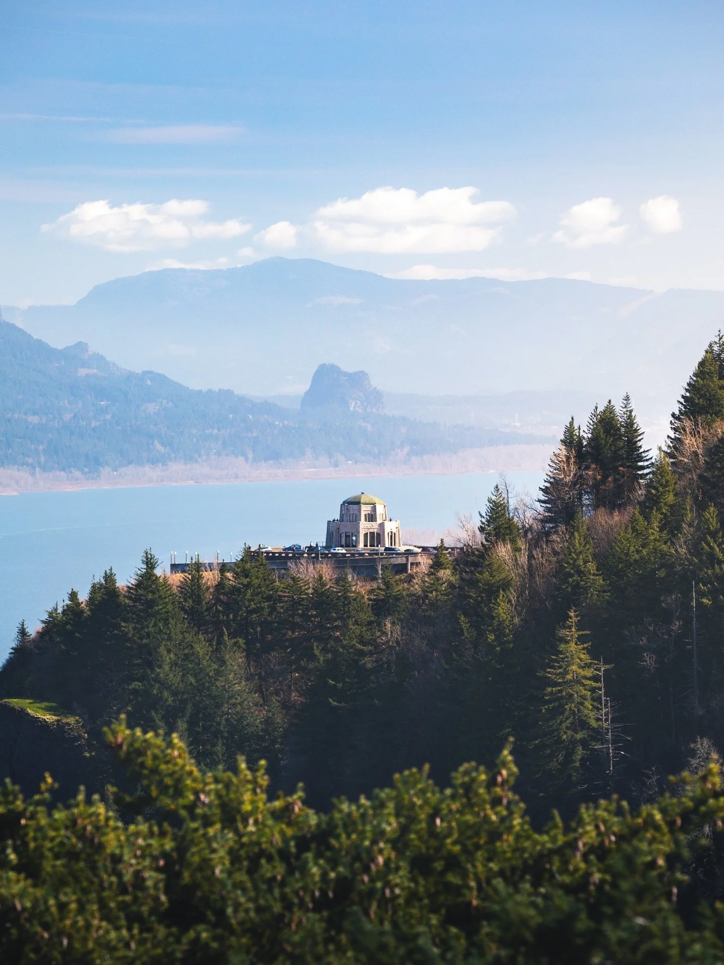 The Columbia River Gorge is full of so many scenic spots like this. 
This is Vista House at Crown Point as seen from the Portland Women&rsquo;s Forum. 

#columbiarivergorge #oregon #traveloregon