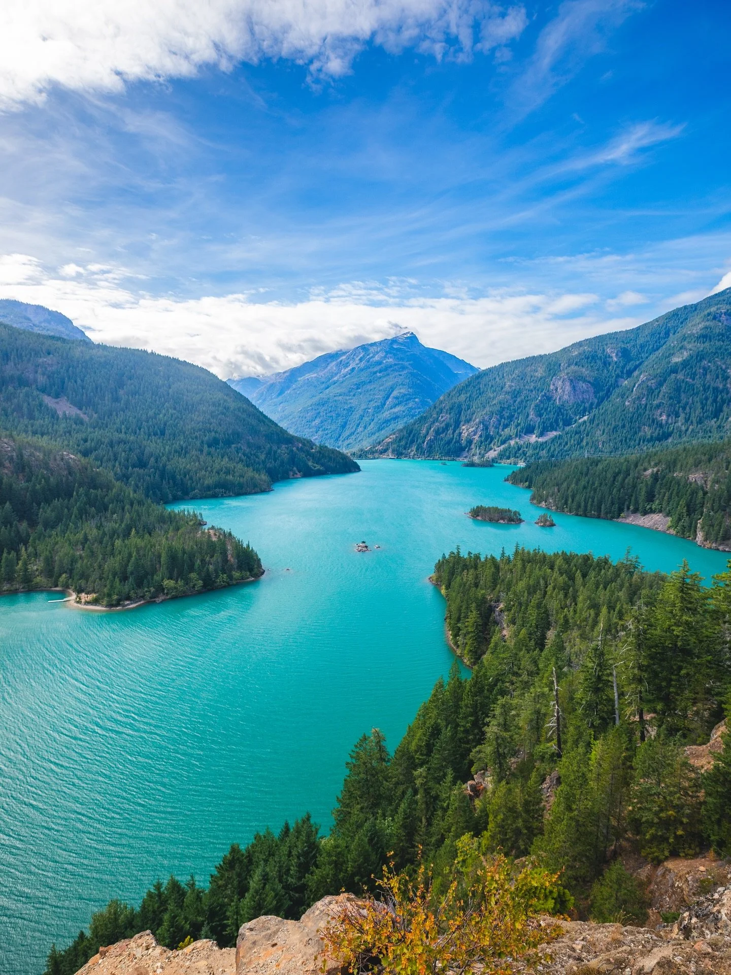 A spot that&rsquo;s always worth the stop when driving through the North Cascades 🏔️

📍 Diablo Lake

#washingtonstate #pnw #DiabloLake #NorthCascades