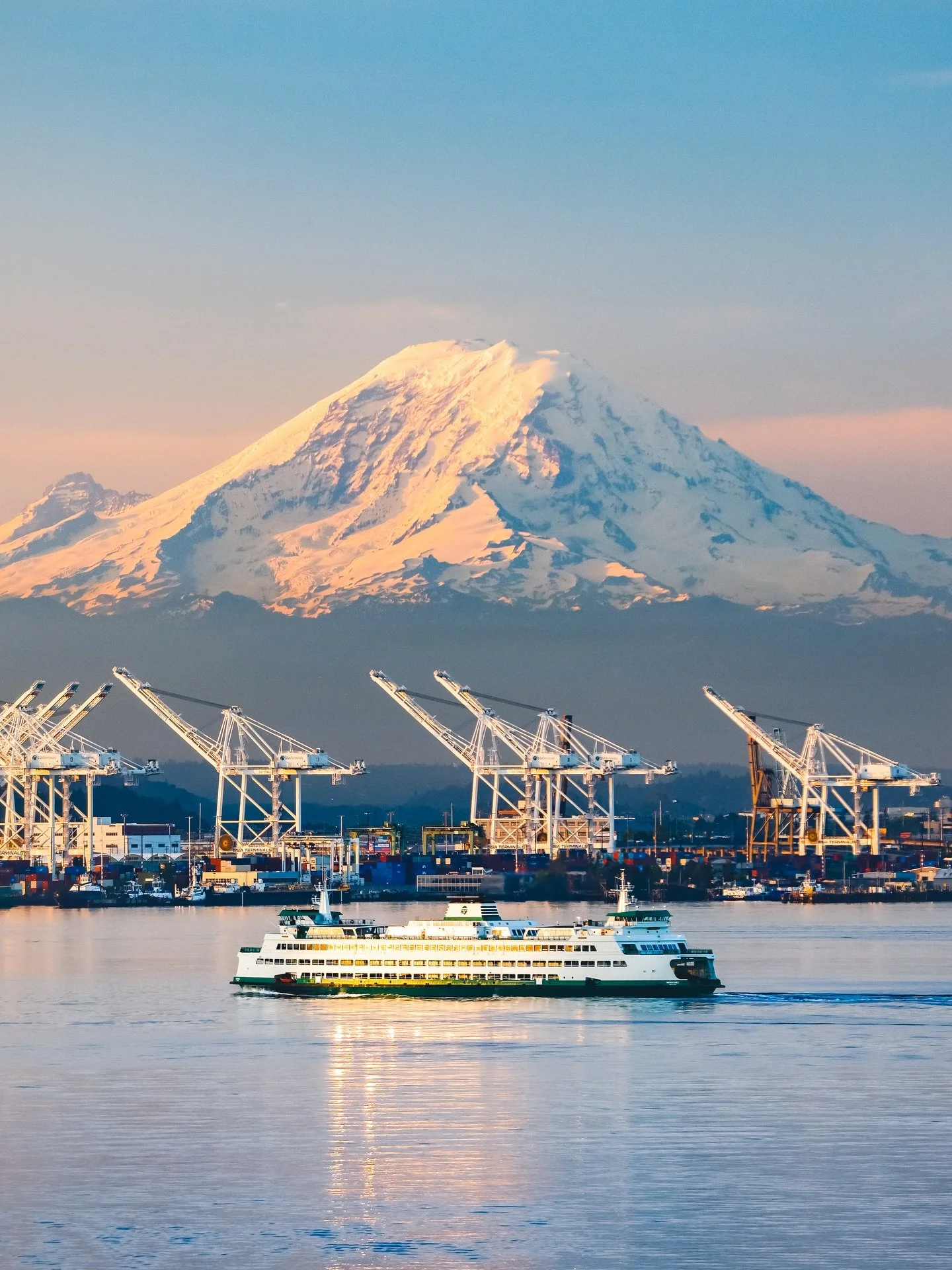 Today marks 75 years of Washington State Ferries 🚢
The largest ferry system in the United States, WSF carried more than 20 million passengers last year.
It&rsquo;s got some pretty incredible views on its routes too! 🏔️☀️ 

#WashingtonStateFerries #