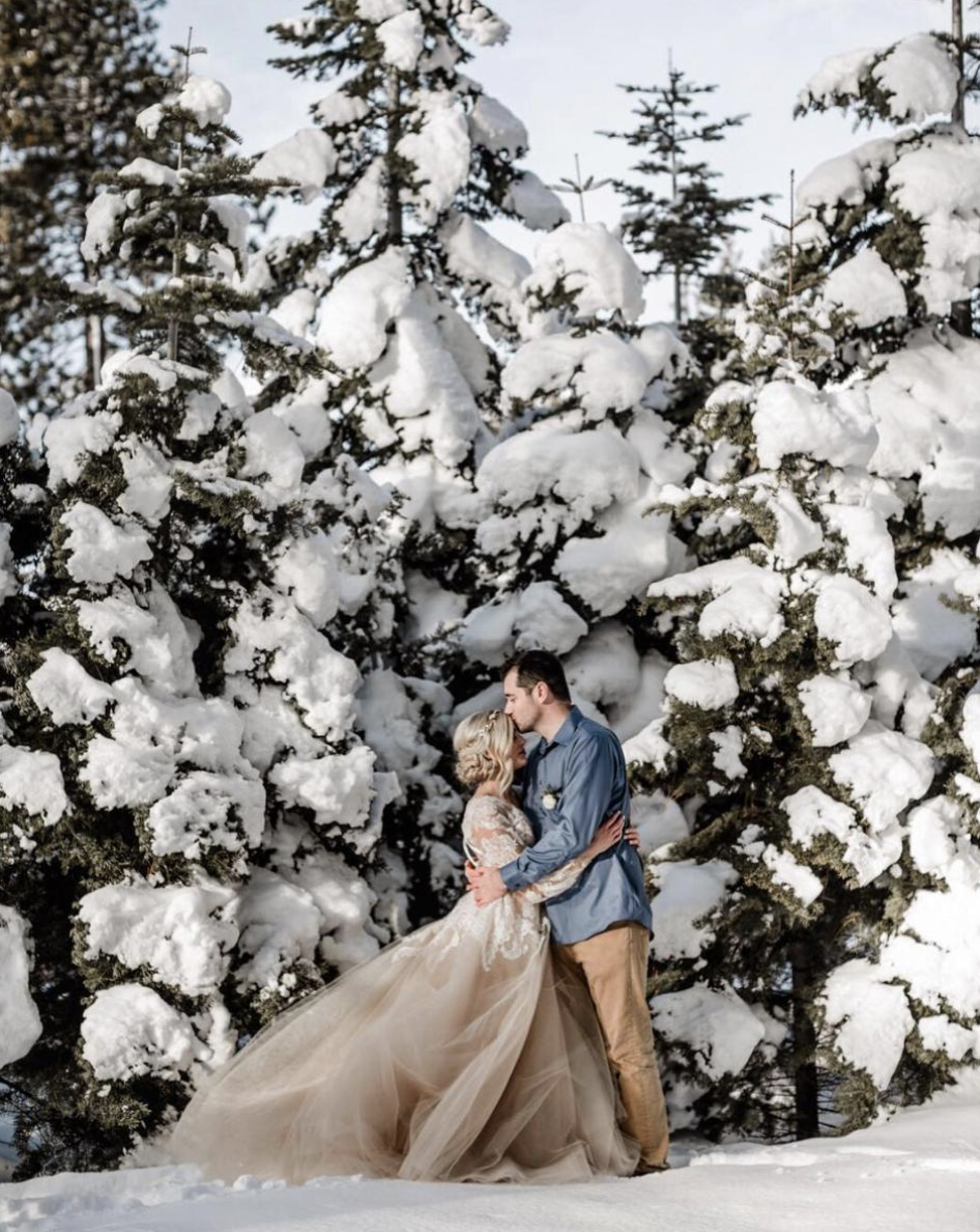 Photograph: Elisabetta Lilly Red Photographer | Dress: Hayley Paige | Planning: Audere Events