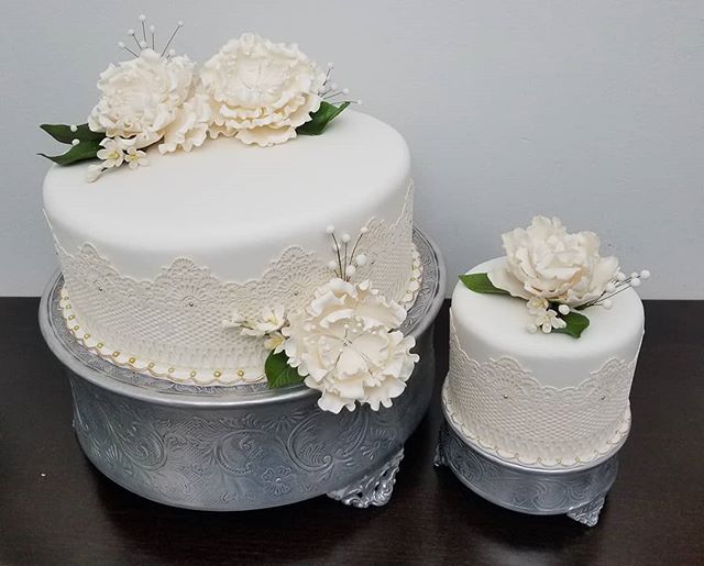 WEDDING CAKE..
And small Cake for Bride and Groom.