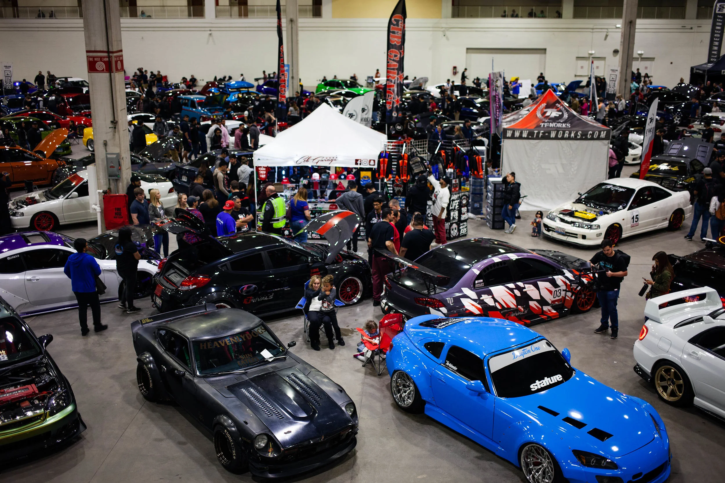Wekfest Chicago 2018 was held at Navy Pier right on the lake. This venue was the very clean and we are happy to hear that Wekfest is making this their home in Chicago. It was easy to get in and out of and there was plenty to do which I believe resulted in a huge turnout in not only great builds but spectators. We will definitely be back next year. The only complaint about the venue I have is the lack of power outlets. They wanted to charge us $500+ to have an electrician come plug in a converter so we could charge our iPads and such. (No thanks, we took shifts running all the way upstairs to charge devices as needed.)