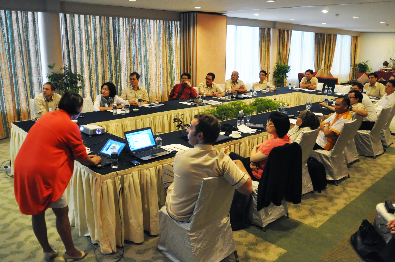 Shuana is a brand and business strategist who has conducted brand internalisation workshops for our clients, including Bank Negara Malaysia and JKG Land (2016). She has also worked with government agencies and corporations in Malaysia.