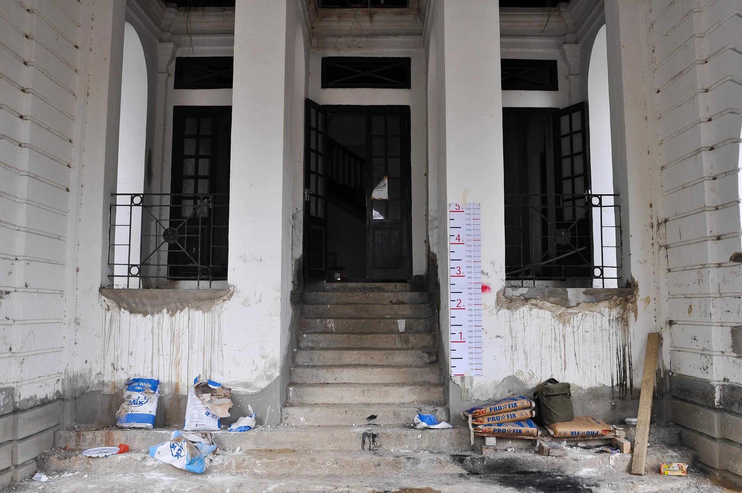 2008–2012 The first half of the project's timeline involved the restoration of the abandoned building, followed by renovation work to adapt the space for the museum galleries. New facilities were also added: a workshop building, an auditorium, a cafe, and a 2½ storey office block.