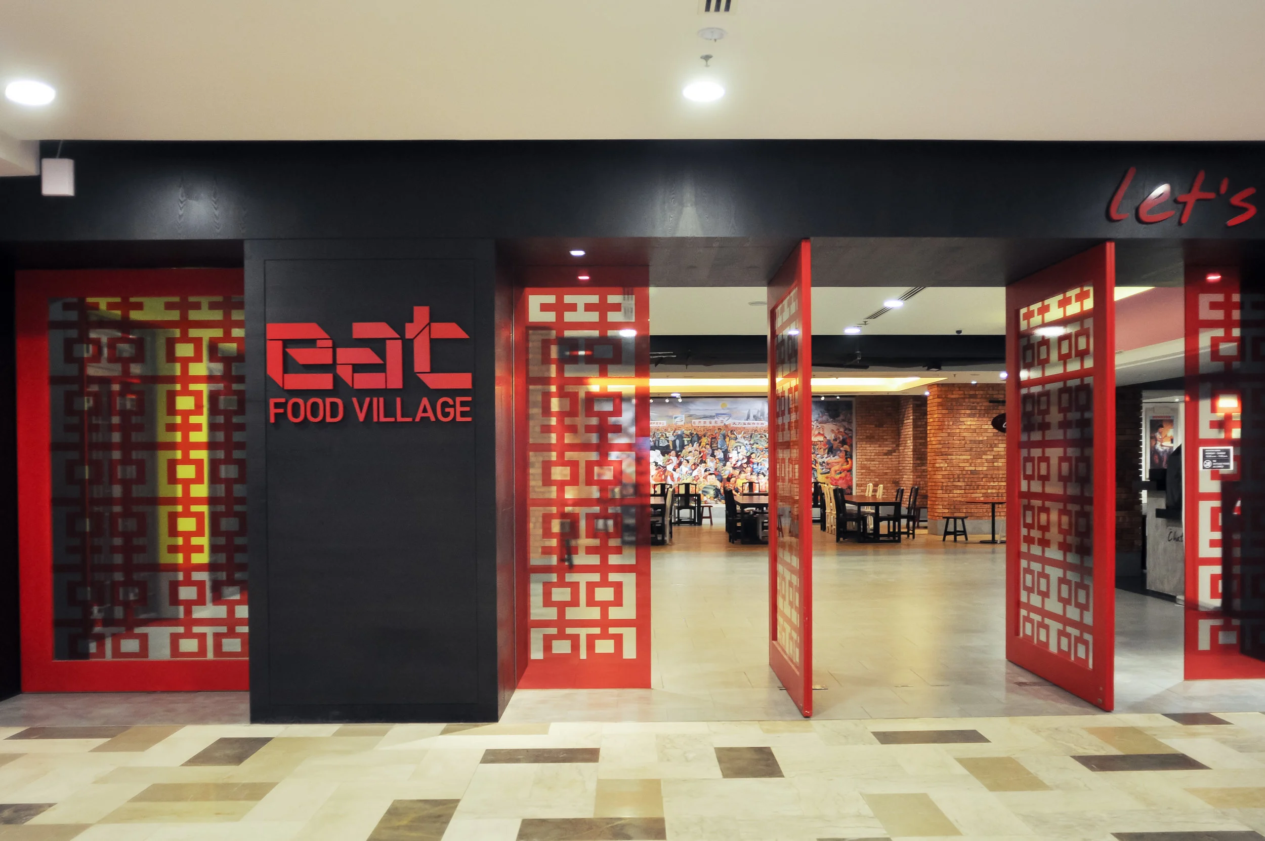 The typeface is applied to the food court (above) and map (below). The architects saw some exciting possibilities to adapt the typeface’s letterforms as street furniture, but that did not materialise.