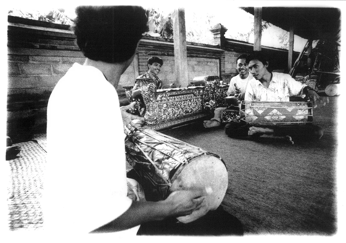 Rehearsals by the gamelan troupe, Semara Ratih. Earlier, the group had commissioned the construction of a special gamelan set called gamelan semaradhana (only the second of its kind then), designed to allow the performance of several different genres of music on a single gamelan set: four-tone angklung , five-tone gong kebyar , and seven-tone modulating semar pegulingan . 1994. Photo: Tara Sosrowardoyo / Collection of Asri Ghafar