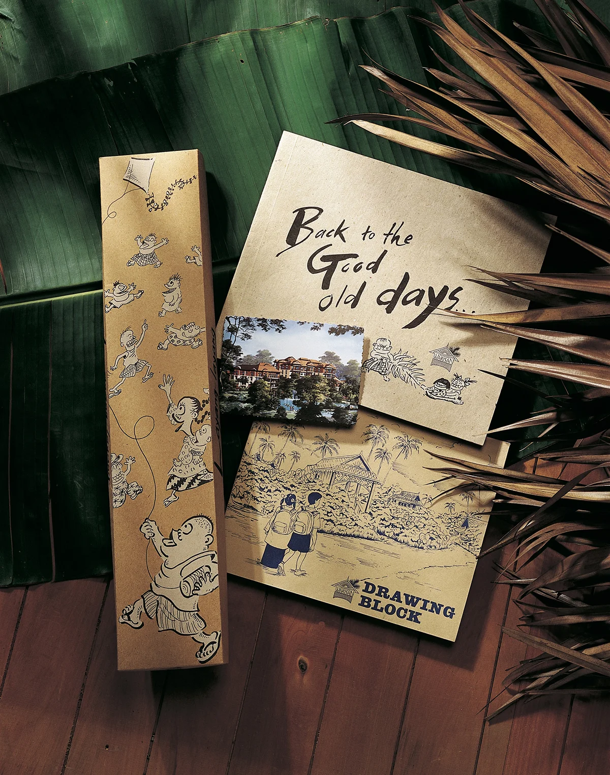 Brochure, postcards, a kite kit and a ‘drawing block’ which contains the floor plans. The illustration for the ‘drawing block’ cover was created in our studio based on the drawing pads used by local students.