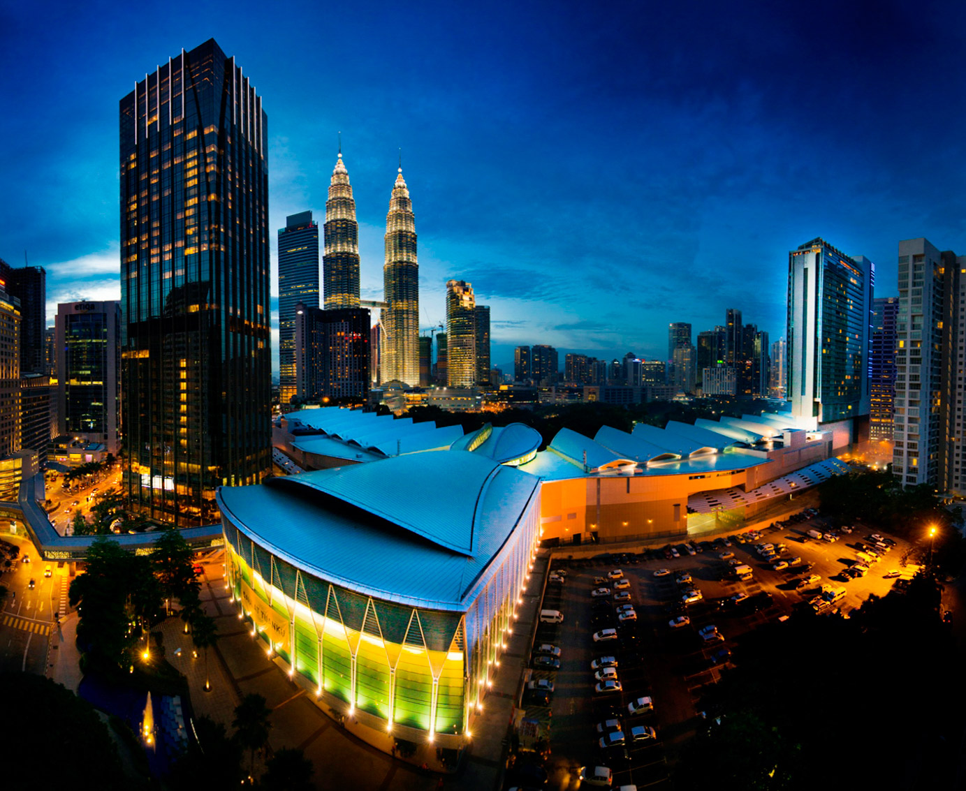 ARCHITECTURE // Kuala Lumpur Convention Centre // KLCC has a Gross Floor Area of 120,000 m2, comprising 9,710 m2 of exhibition space, a grand ballroom, conference hall, a banquet hall, a plenary hall for 3,000 seats and 20 meeting rooms.This MICE facility is globally benchmarked and is today one of the most sought-after venues in Southeast Asia. Neuformation Architects Sdn Bhd