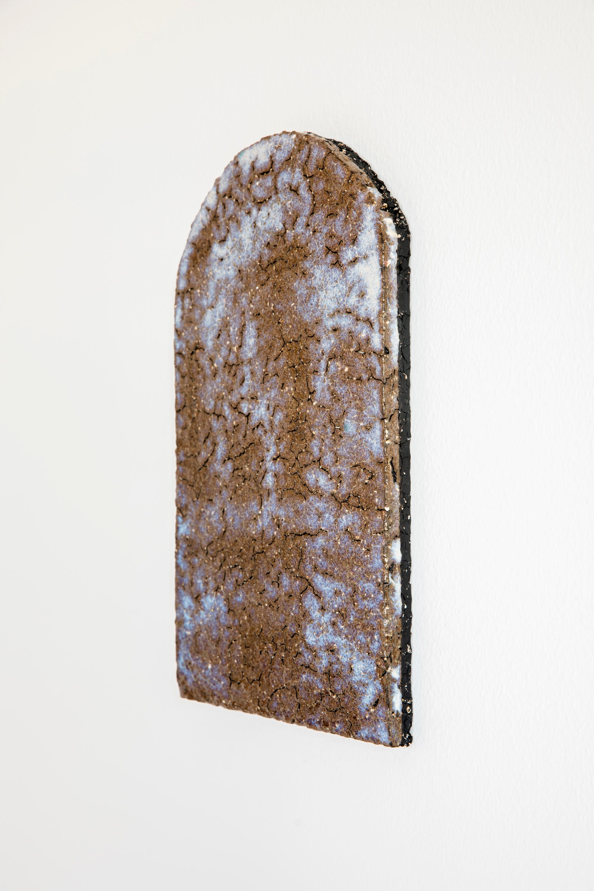 Holvi / Arch, 2021. Glazed ceramic. 33 x 20 cm.