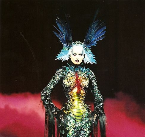 6acaf565d082162cc585e7fa1d8e47da--thierry-mugler-avantgarde.jpg