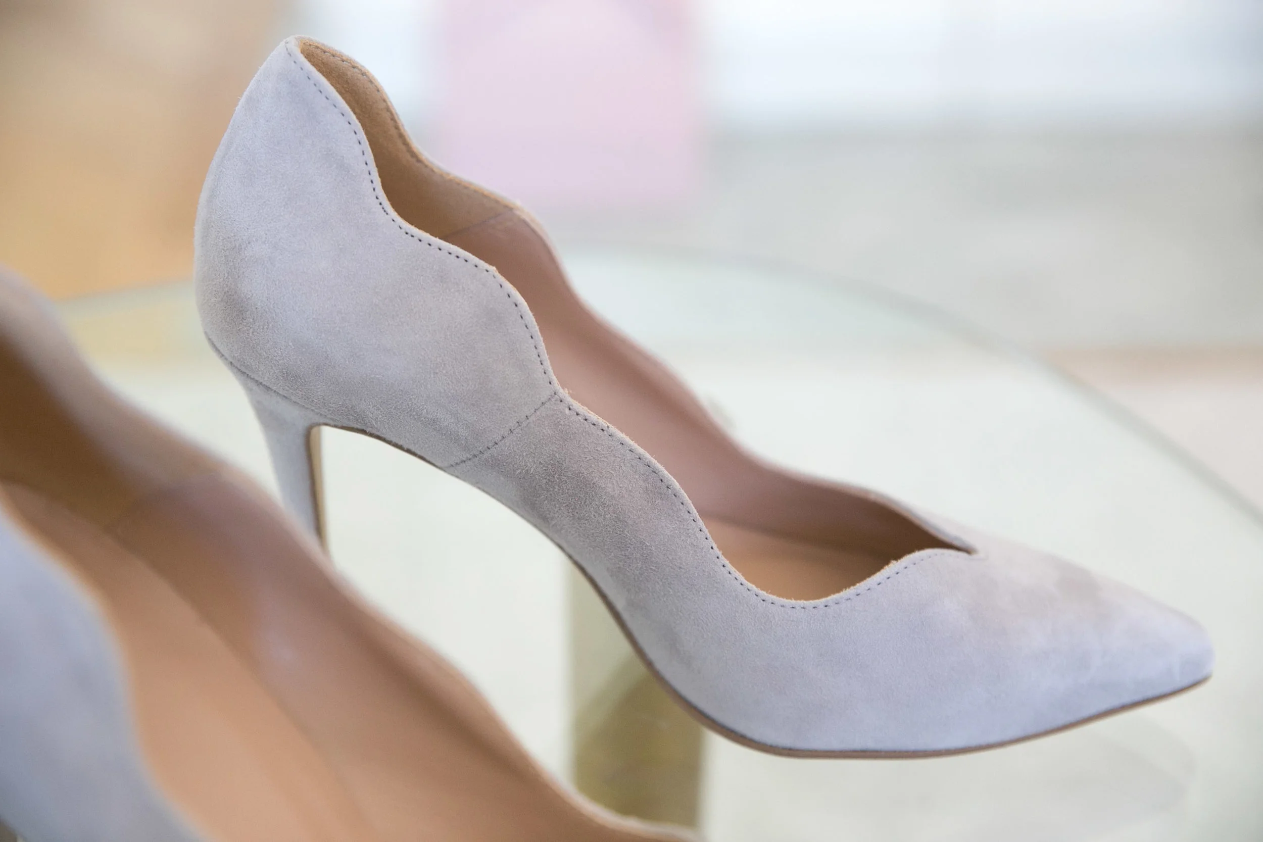 Rizzo pumps gra scallop.jpg