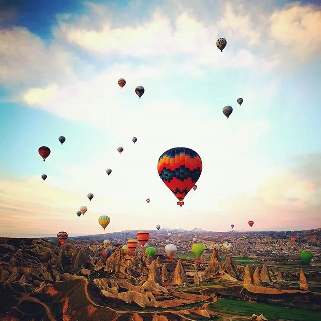 after 2 cancellations we managed to ride it couple hours before our flight back to Istanbul, amazing experience 😍 #cappadocia #balloons #turkey