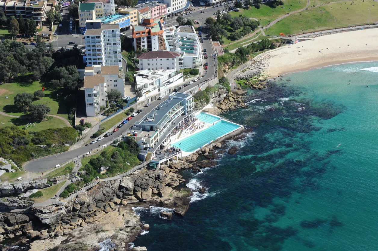 Can anyone swim at Bondi Icebergs swimming pool?