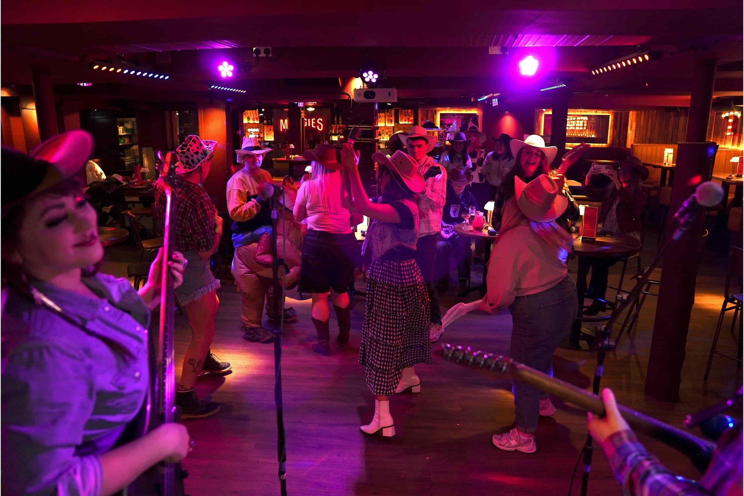 Hoe-K-Oke - Live Music 2-min.jpg