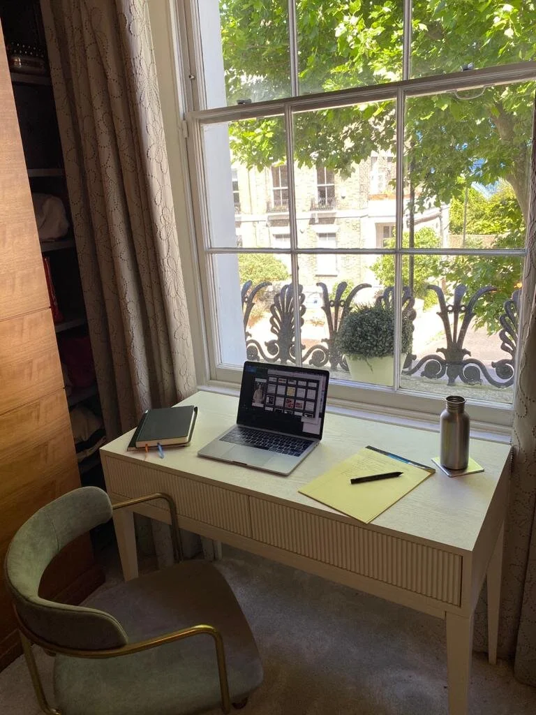 This was just delivered to my client in London now working from home with the message “it’s arrived and it’s perfect! Thanks so much Lisa” 