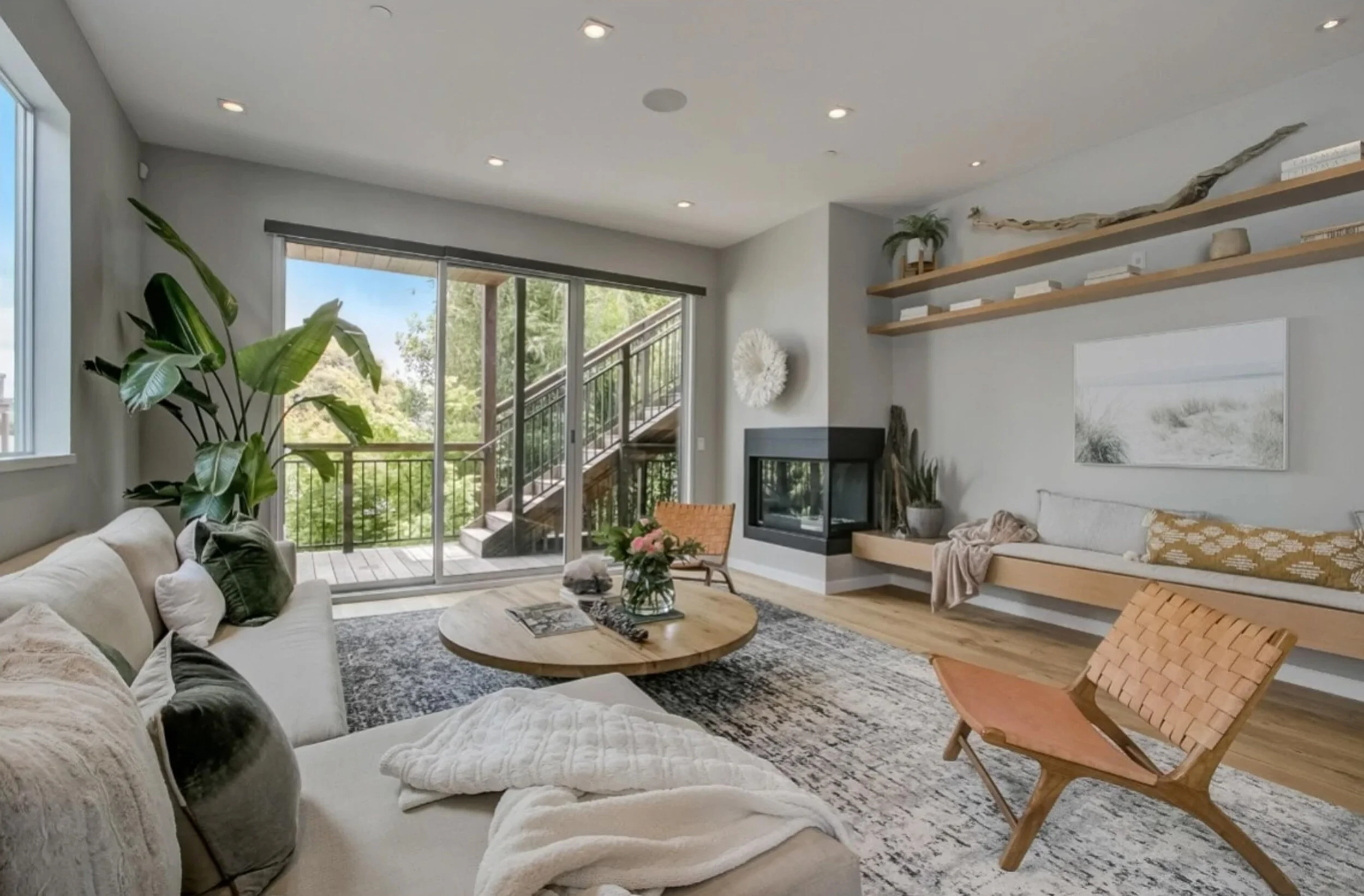 Furniture with round edges⁠