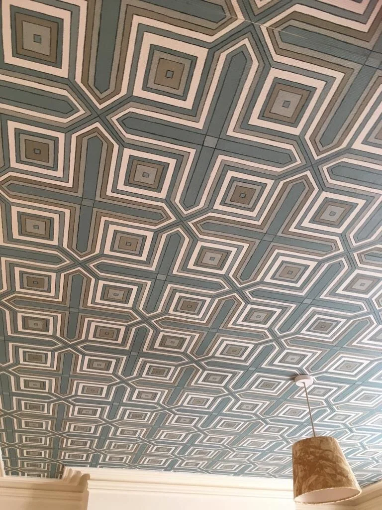 This geometric wallpaper has been discovered on the ceiling of my lounge before we started the refurbishment 😍