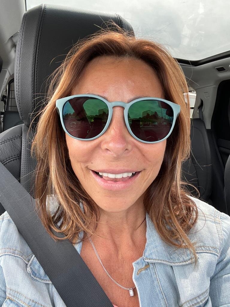 On the way to see my new client and wondering why I chose the sunglasses in which I look like a dragonfly !! 😂